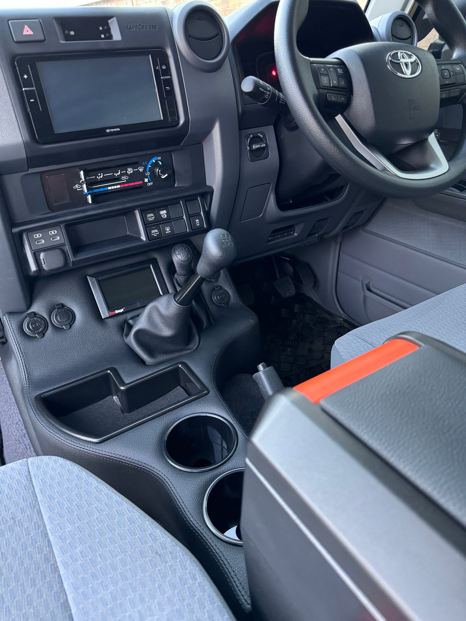 Premium Floor Console - Charging Sockets & Scan Gauge III