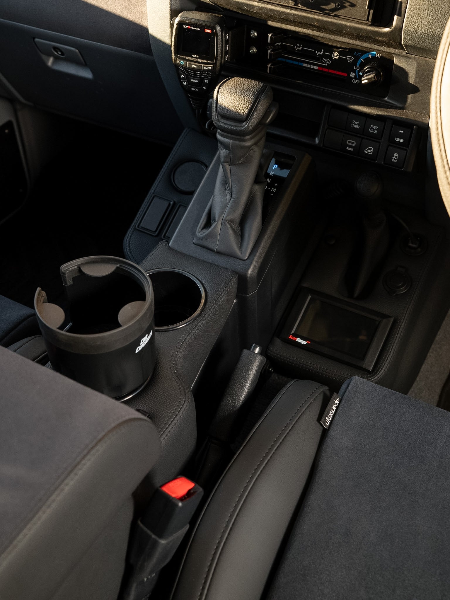 2.8 Auto Centre Compartment - 76 Wagon & 79 Dual Cab