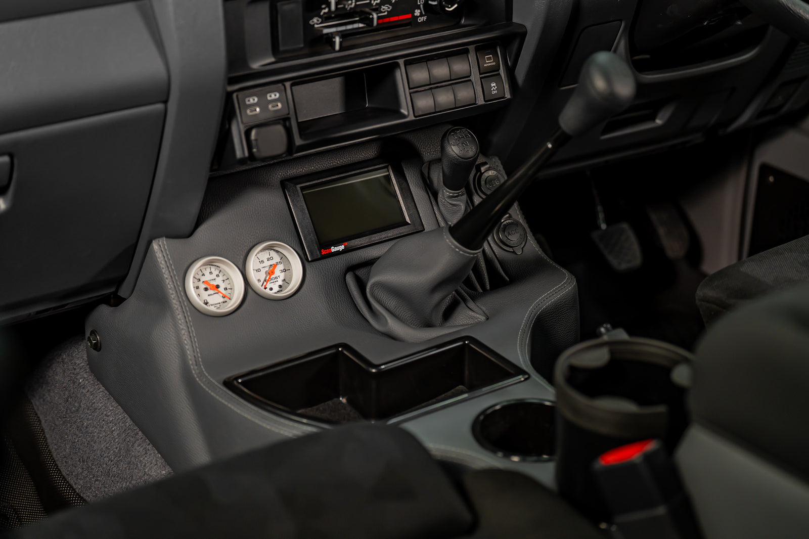 Premium Console - 2 Gauges Holes & Scan Gauge III